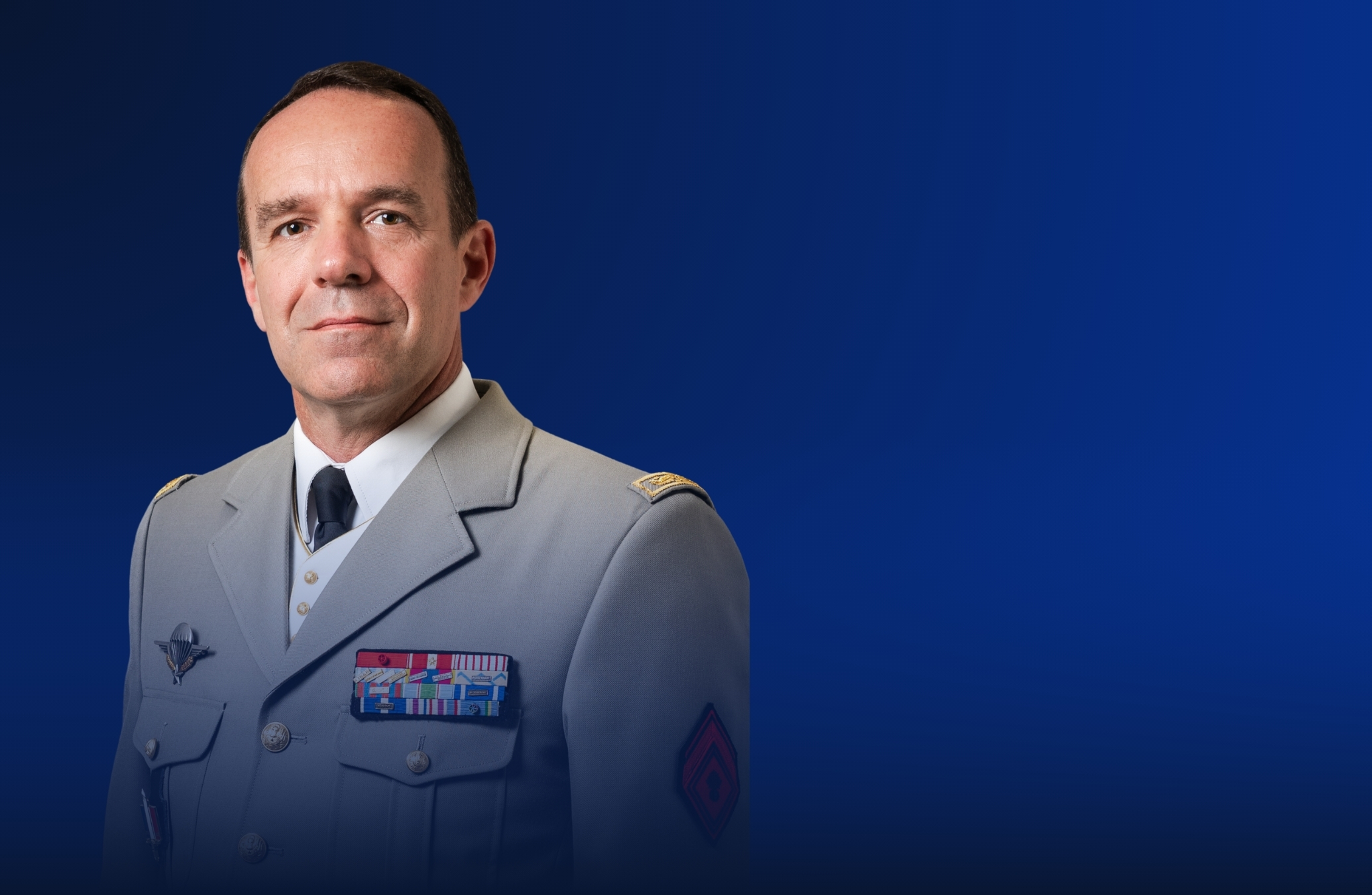 Camaraderie, “étoiles dans les yeux” et quête de sens : dans les coulisses du recrutement de l’armée de Terre avec le Général Goujon